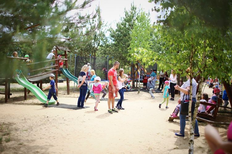 Dzieci podczas aktywności sportowych